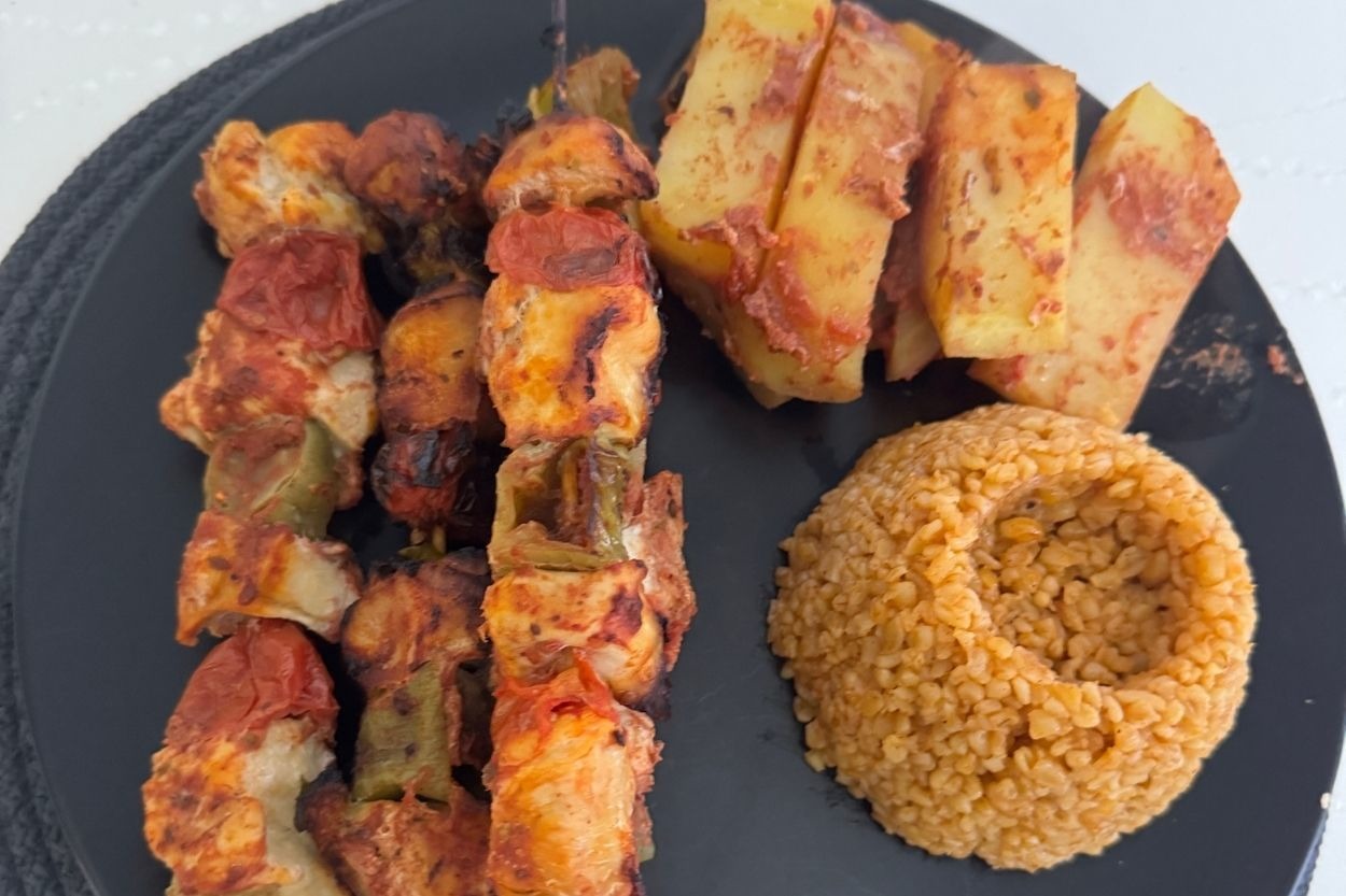Şeyma'nın Tarifi: Fırında Soslu Tavuk Şiş