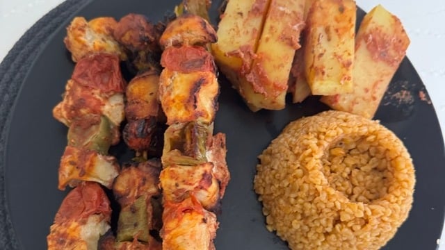 Şeyma'nın Tarifi: Fırında Soslu Tavuk Şiş