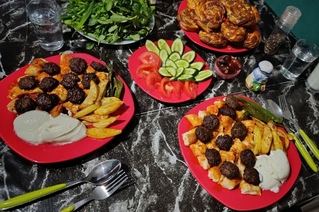Eliz'in Tarifi: Evde Köfteli İskender