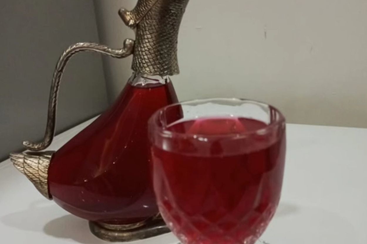 Eliz'in Tarifi: Geleneksel Reyhan Şerbeti