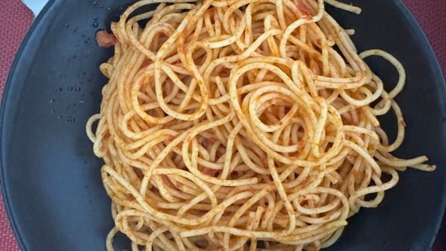 Şeyma'nın Tarifi: Sarımsaklı Domates Soslu Spagetti