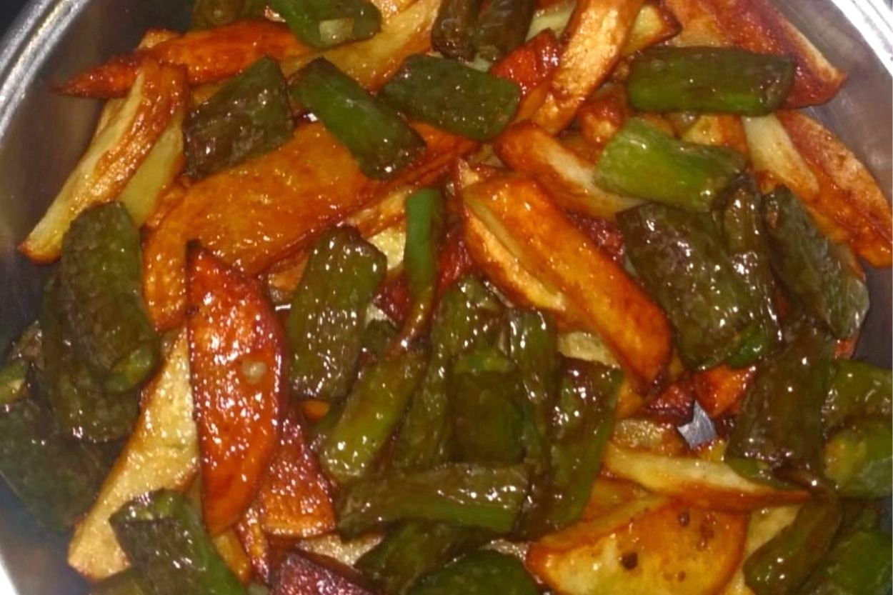 Cansu'nun Tarifi: Patates ve Biber Kızartması