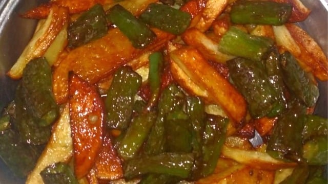 Cansu'nun Tarifi: Patates ve Biber Kızartması