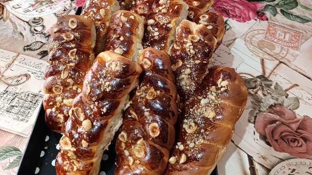 Eliz'in Tarifi: Ev Yapımı Paskalya Çöreği