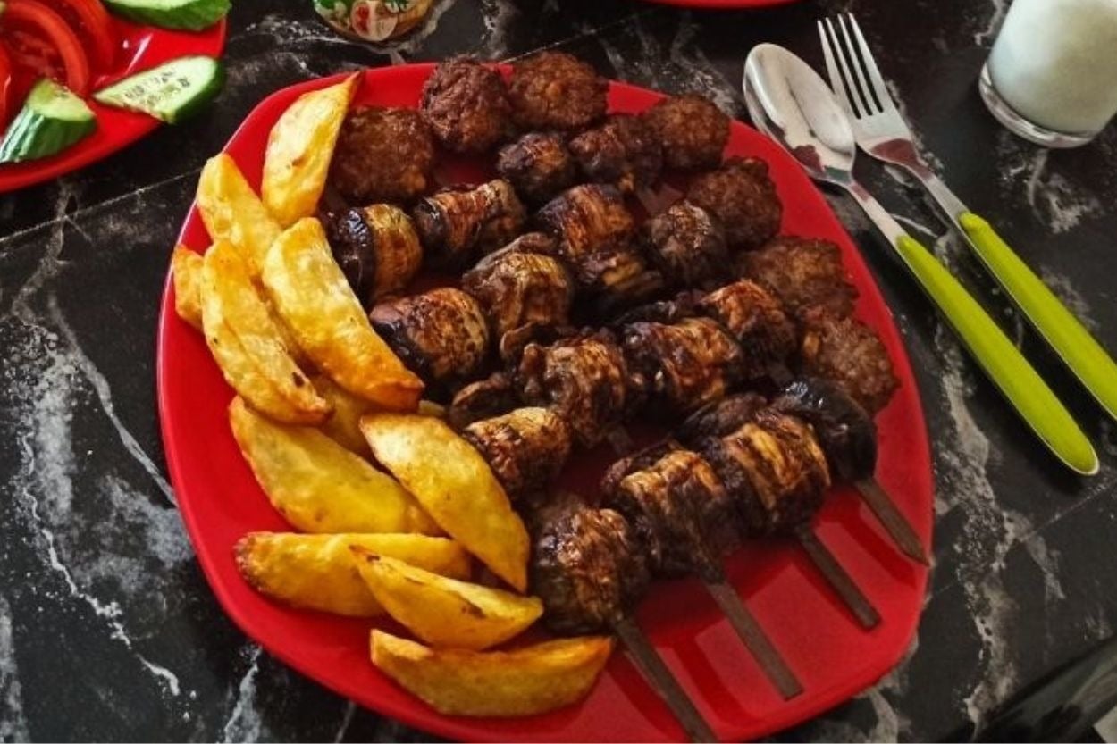 Eliz'in Tarifi: Patlıcanlı Sarma Şiş Kebap