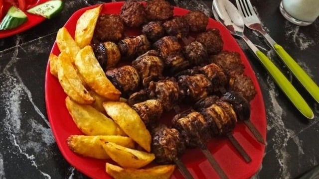 Eliz'in Tarifi: Patlıcanlı Sarma Şiş Kebap