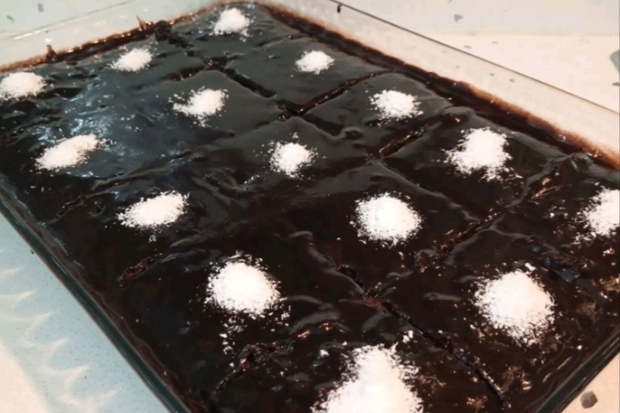 Zelal'in Tarifi: Borcamda Bol Soslu Islak Kek