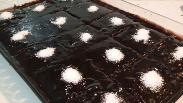 Zelal'in Tarifi: Borcamda Bol Soslu Islak Kek
