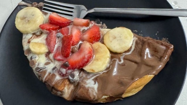 Şeyma'nın Tarifi: Evde Meyveli Waffle