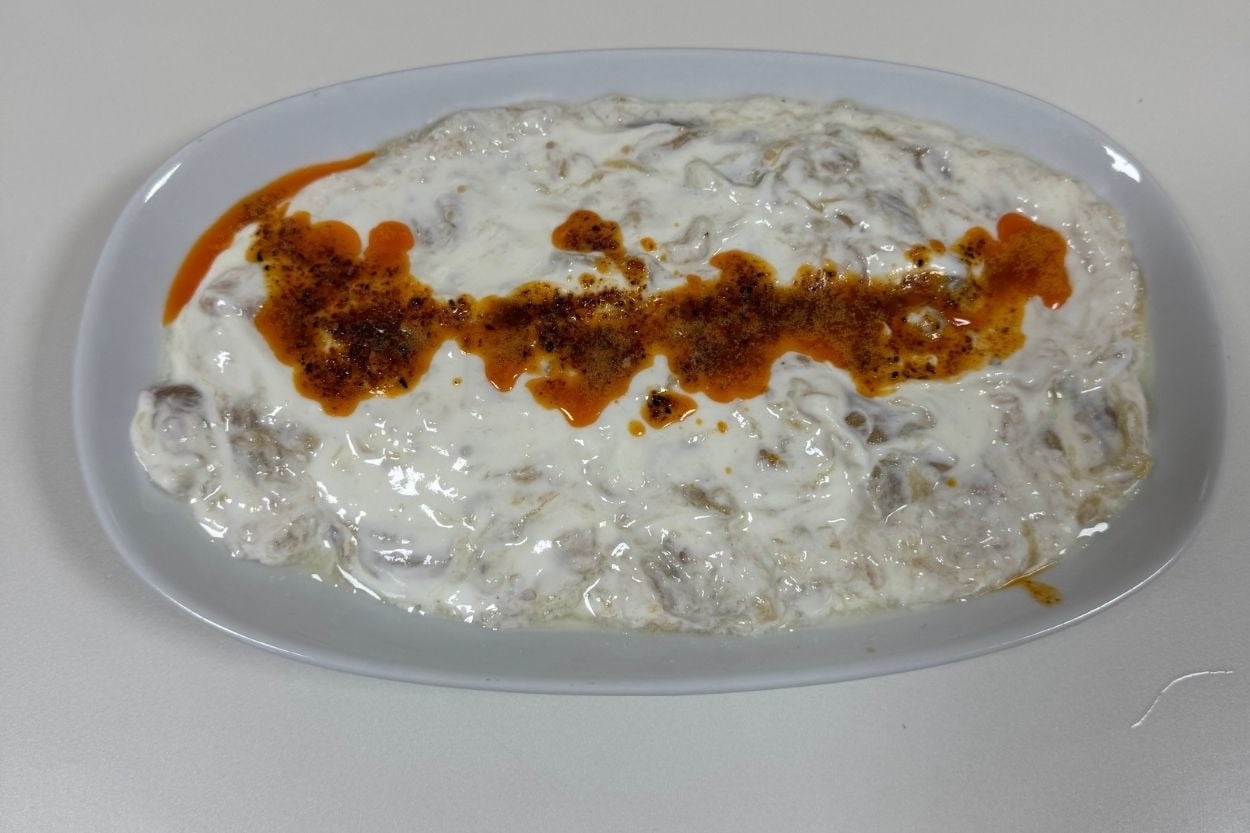 Şeyma'nın Tarifi: Köz Patlıcanlı Sarımsaklı Yoğurt