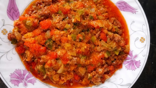 Cansu'nun Tarifi: Kıymalı Domatesli Biberli Sote