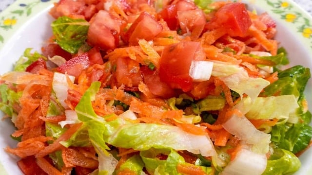 Ruken'in Tarifi: Marullu Havuçlu Salata