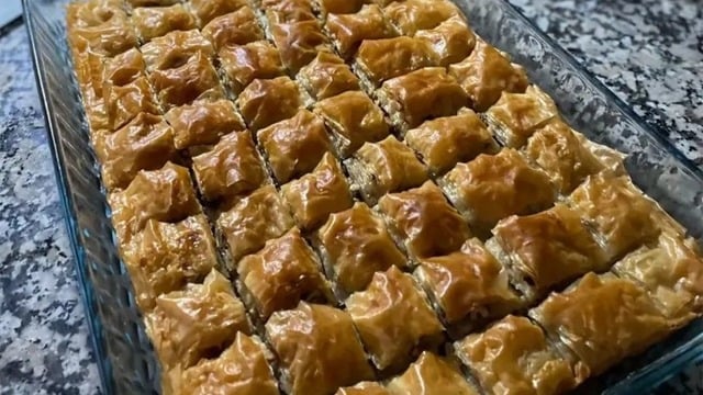 Özlem'in Tarifi: Cevizli Ev Yapımı Baklava