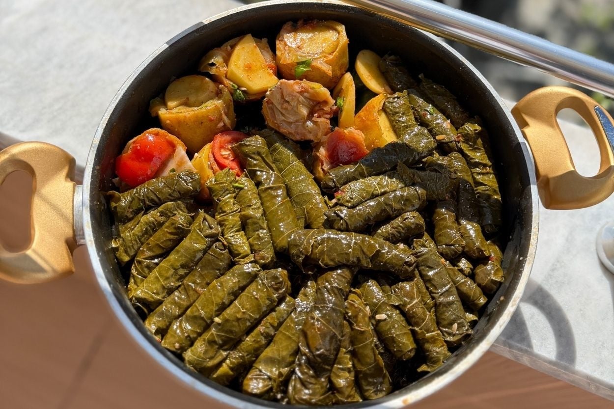 Esra'nın Tarifi: Tek Tencerede Yaprak Sarması ve Dolma