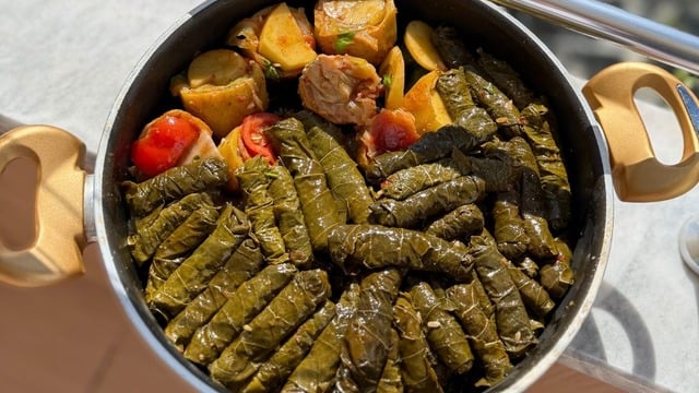 Esra'nın Tarifi: Tek Tencerede Yaprak Sarması ve Dolma