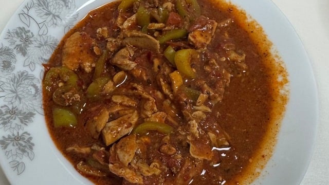 Şeyma'nın Tarifi: Soslu Tavuk Döner Sote