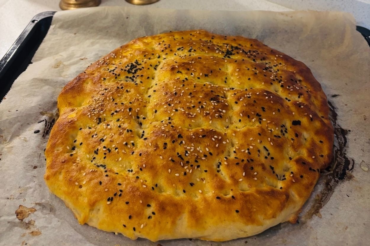 Altın Sarısı: Ev Yapımı Nefis Ramazan Pidesi