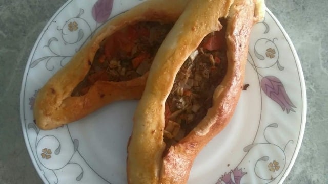 Cansu'nun Tarifi: Pratik Mini Kıymalı Pide