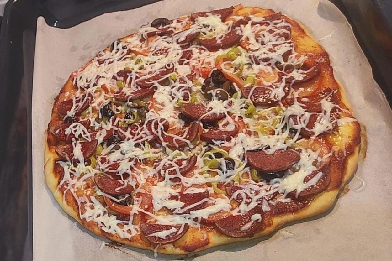 Esma'nın Tarifi: Fırında Ev Yapımı Pizza