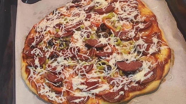 Esma'nın Tarifi: Fırında Ev Yapımı Pizza