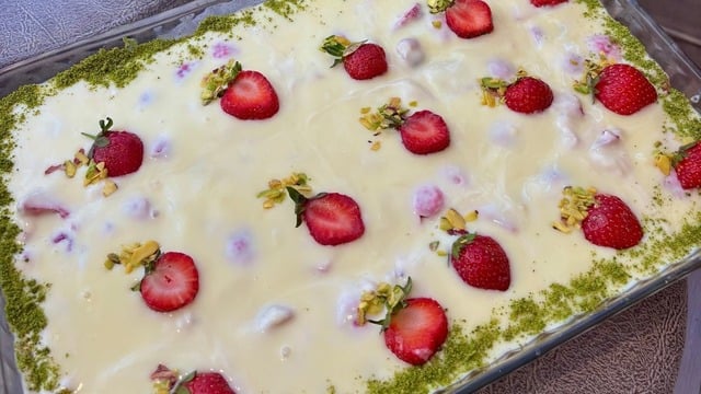 Tatlı Rüyası: Borcamda Çilekli Frambuazlı Pasta