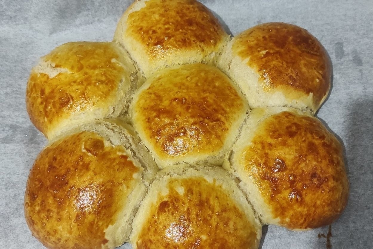Esma'nın Tarifi: Ev Yapımı Çiçek Ekmek