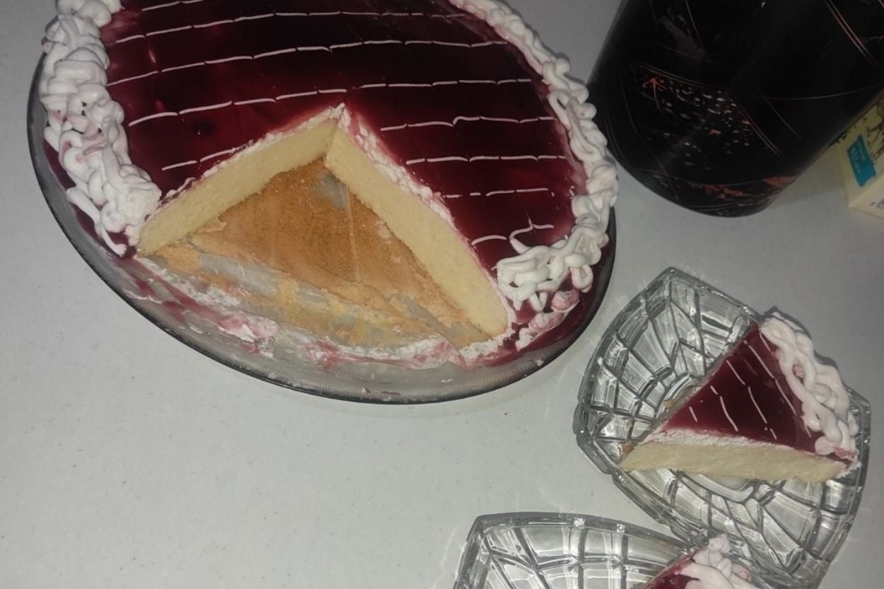 Esma'nın Tarifi: Tam Kıvamında Çilekli Cheesecake