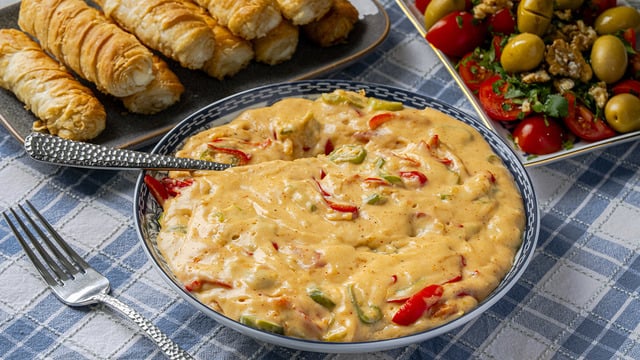 Börekle Nefis Olur: Kaşarlı Sütlü Biber