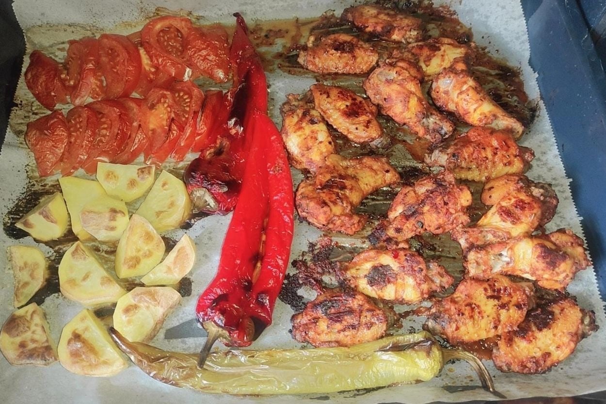 Esma'nın Tarifi: Fırında Sebzeli Pratik Tavuk