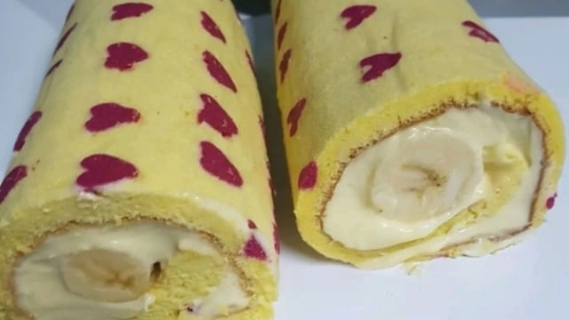 Zelal'in Tarifi: Pastane Usulü Nefis Muzlu Rulo Pasta