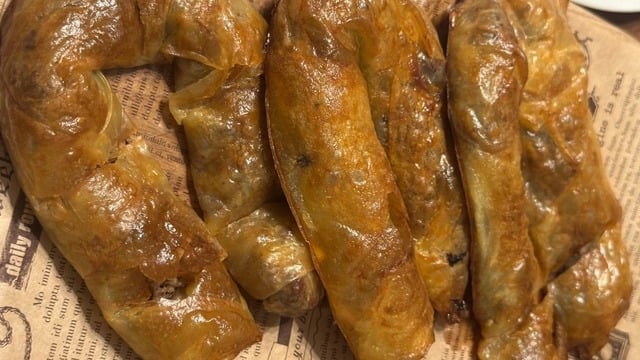 Kahvaltı Sofralarına: Pirinç Yufkasından Sarıyer Böreği