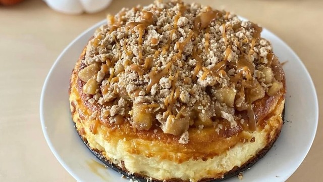 Buket'in Tarifi: Elmalı Crumble Cheesecake