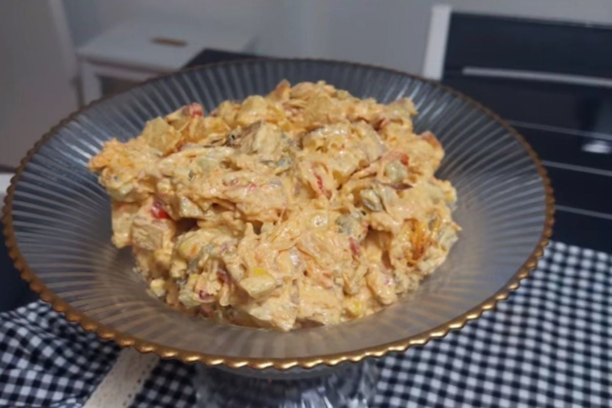 Renkli Lezzet: Bol Malzemeli Çıtır Patates Salatası