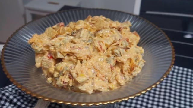 Renkli Lezzet: Bol Malzemeli Çıtır Patates Salatası