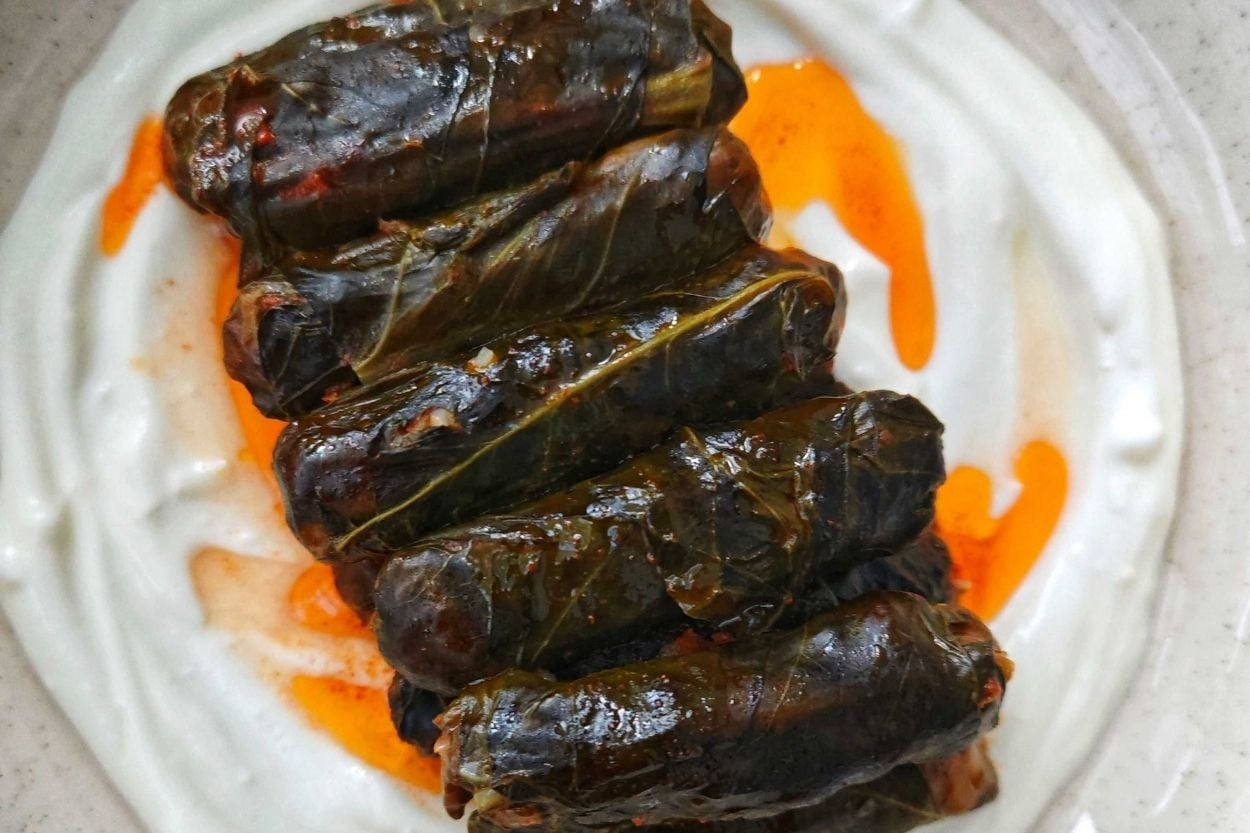 Yaprak Sarmasına Rakip: Pirinçli Bulgurlu Pazı Sarması