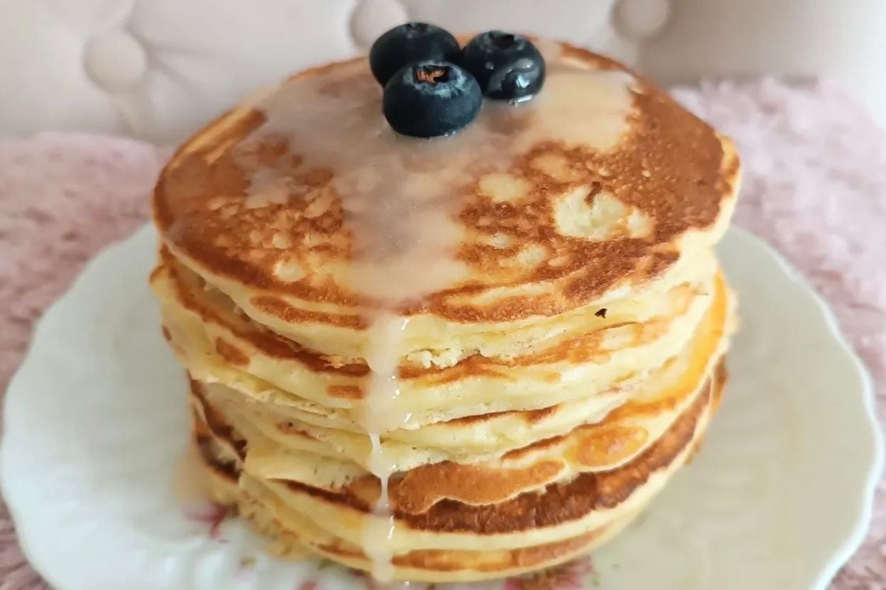 Buket'in Tarifi: Yaban Mersinli Beyaz Çikolatalı Pancake