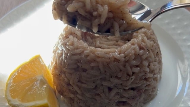 Elif'in Tarifi: Midyesiz Midye Pilavı