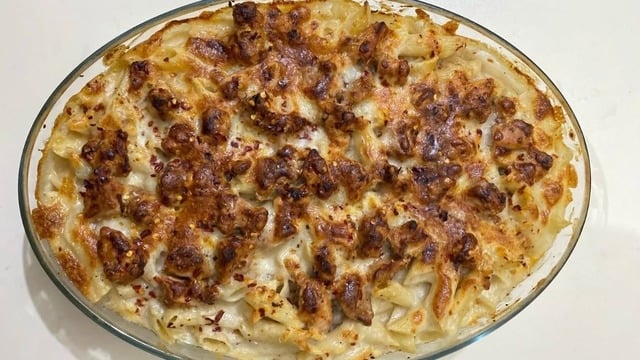 Buket'in Tarifi: Tavuklu Beşamel Soslu Fırın Makarna