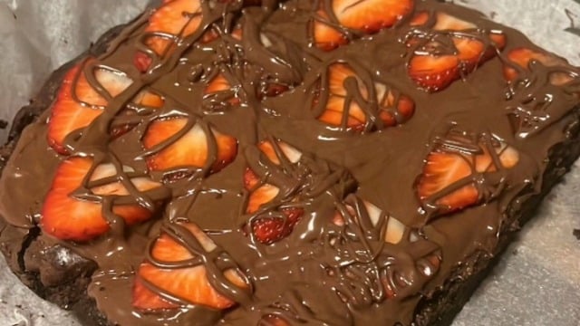 Zelal'in Tarifi: Çilekli Çikolatalı Brownie