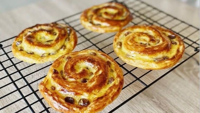 Mert'in Tarifi: Tarçınlı Üzümlü Rulo Çörek