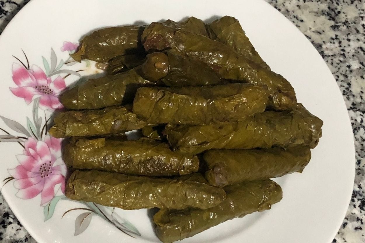 Menşure'nin Tarifi: Zeytinyağlı Limonlu Yaprak Sarma