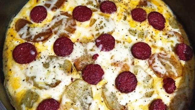 Eliz'in Tarifi: Sucuklu Kaşarlı Patates Pizzası