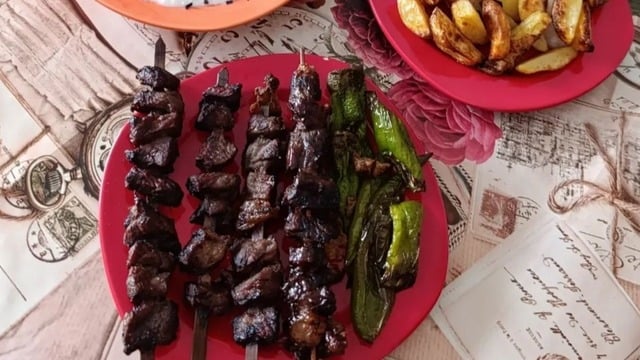 Eliz'in Tarifi: Mangal Tadında Kuzu Şiş