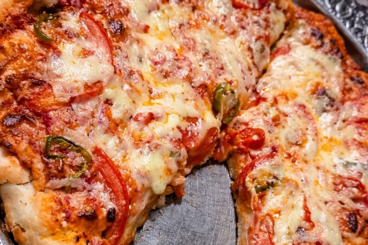 Cevat'ın Tarifi: Ev Yapımı Karışık Pizza