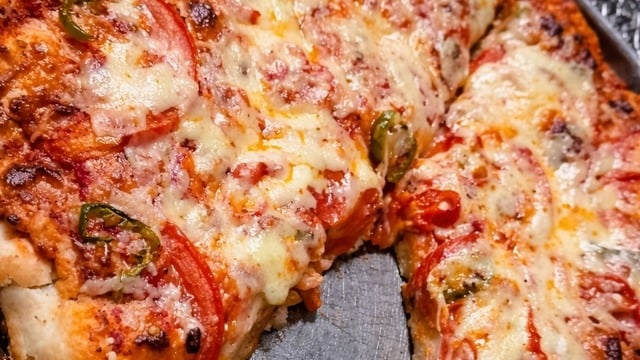 Cevat'ın Tarifi: Ev Yapımı Karışık Pizza