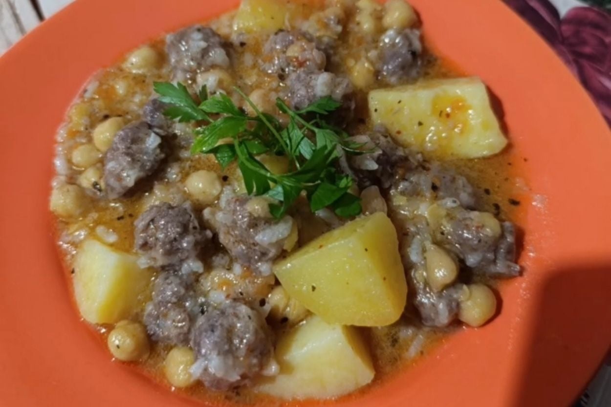 Eliz'in Tarifi: Nohutlu Patatesli Sulu Köfte