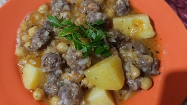 Eliz'in Tarifi: Nohutlu Patatesli Sulu Köfte