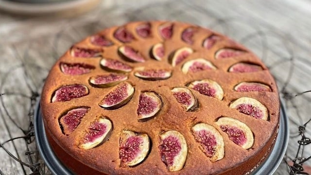Esra'nın Tarifi: İncirli Pratik Kek