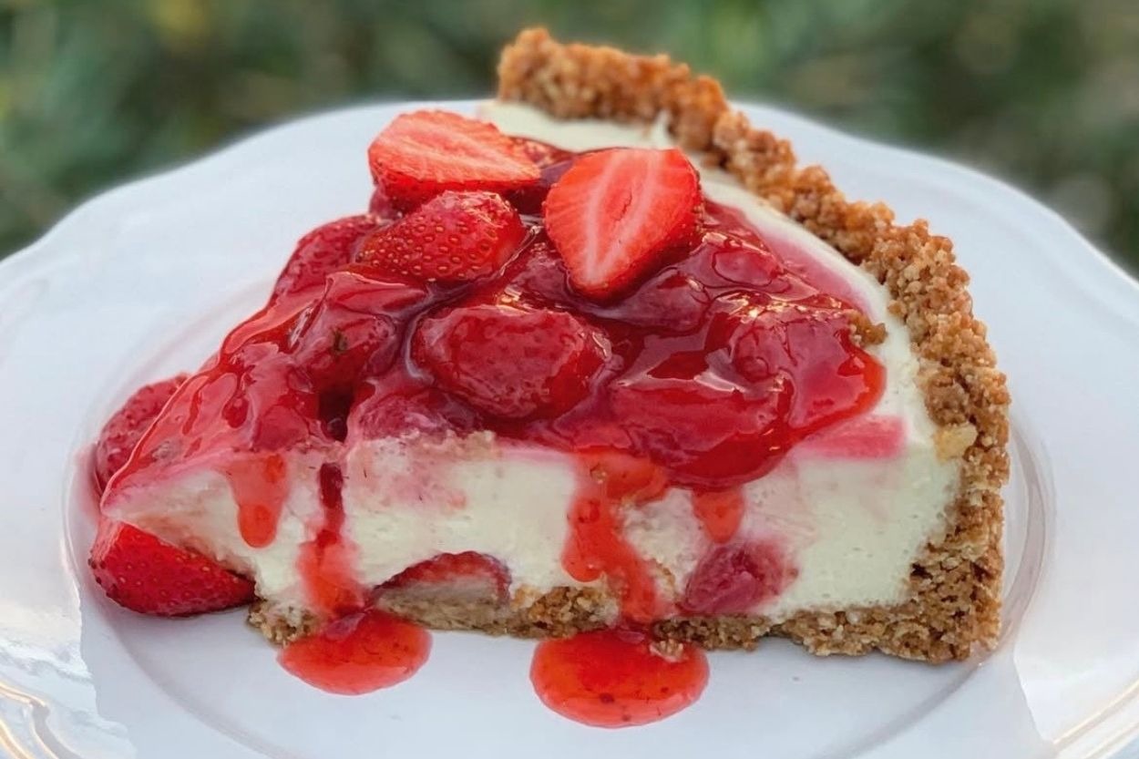 Esra'nın Tarifi: Çilekli Ev Yapımı Cheesecake