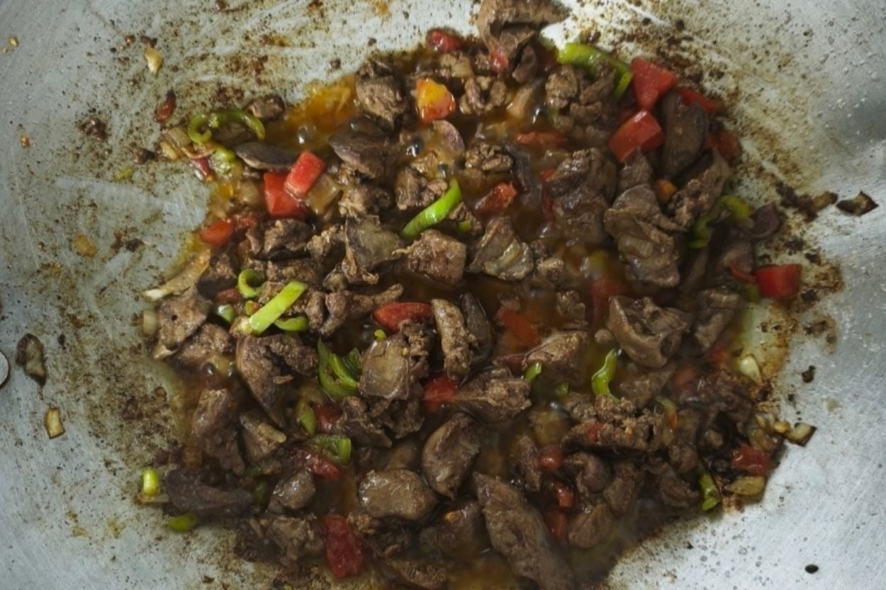 Şahadet'in Tarifi: Sebzeli Tavuk Ciğer Sote